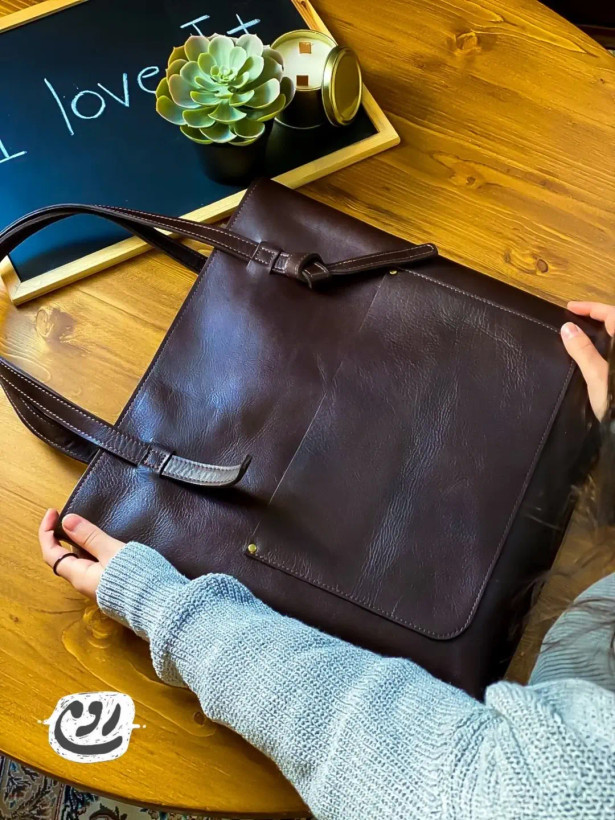 کیف زنانه دوشی چرم رومی مدل کاترین
