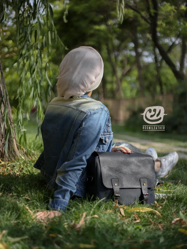 کیف دوشی چرم گاو و برزنت رومی مدل سورنا